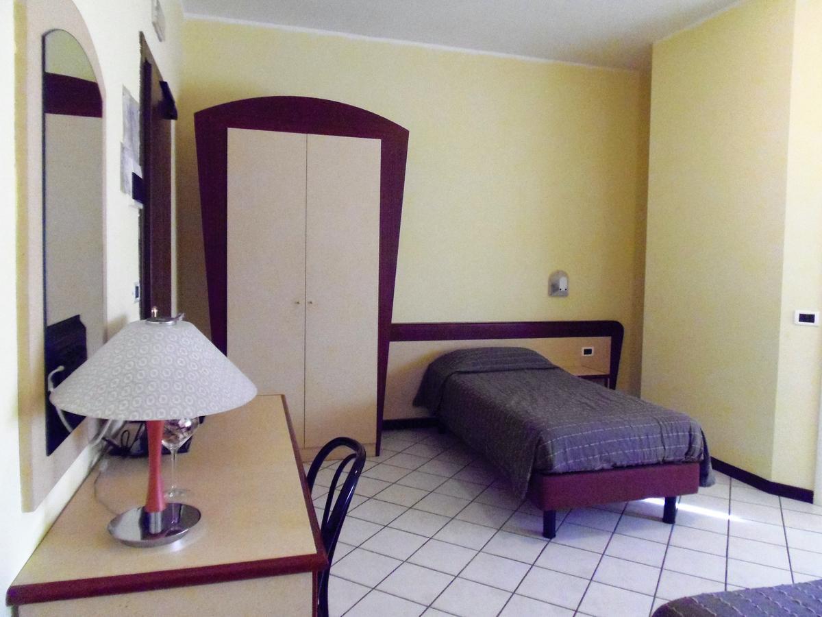 Albergo Sirena Баццано Экстерьер фото